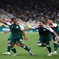 Ψηλά την ελληνική σημαία