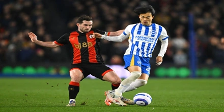 Kaoru_Mitoma_of_Brighton_and_Hove_Albion_is_challenged_by_Lewis_Cook_726dbf9872.jpg